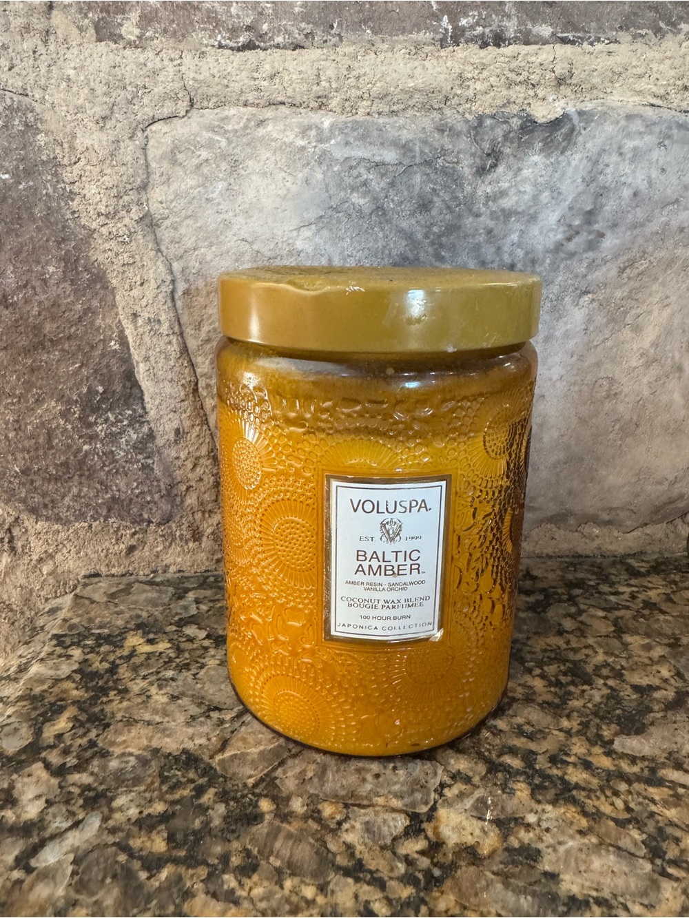 VOLUSPA  Baltic Amber Glass Candle Large 16 oz Price Firm!